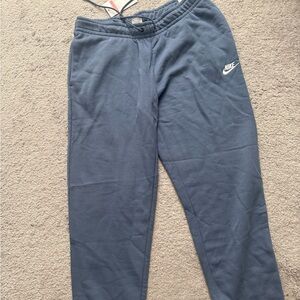 Nike Sportswear Essential Standard Fit Mid Rise fleece pants